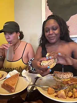 Snapshot of TilaTotti chatting on February 2025 09:47:01 PM TilaTotti online show from February 2025 09:47:01 PM