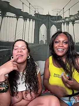 Snapshot of TilaTotti chatting on February 2025 12:08:01 PM TilaTotti online show from February 2025 12:08:01 PM