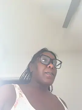Snapshot of TilaTotti chatting on May 2026 01:17:02 AM TilaTotti online show from May 2026 01:17:02 AM