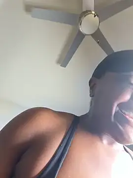 Snapshot of TilaTotti chatting on June 2026 03:11:02 AM TilaTotti online show from June 2026 03:11:02 AM