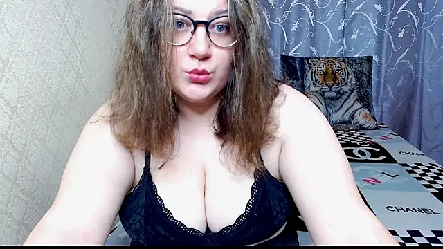 Snapshot of Sindy_Jeniceee chatting on June 2026 04:01:01 PM Sindy Jeniceee online show from June 2026 04:01:01 PM