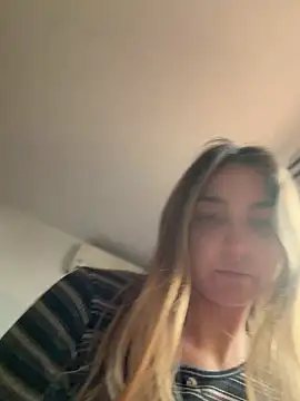 DoriDeluxe66 online show from March 2026 04:25:01 PM