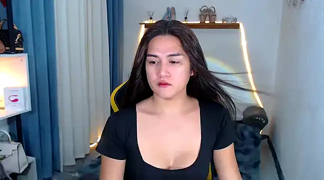 Snapshot of MarieLoveGlamorous chatting on December 2024 01:16:02 PM MarieLoveGlamorous online show from December 2024 01:16:02 PM