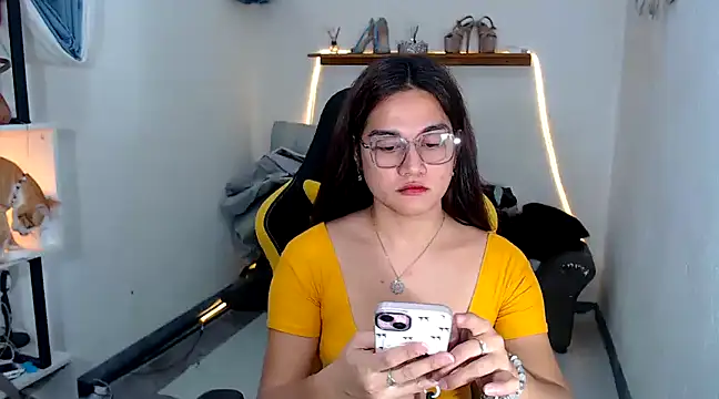 Snapshot of MarieLoveGlamorous chatting on February 2025 10:39:02 AM MarieLoveGlamorous online show from February 2025 10:39:02 AM