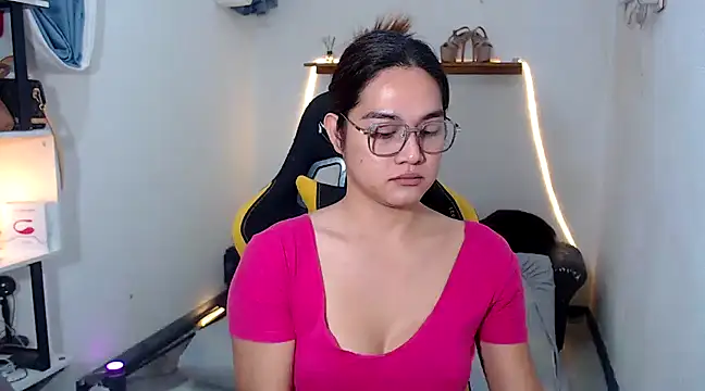 Snapshot of MarieLoveGlamorous chatting on February 2025 09:26:02 PM MarieLoveGlamorous online show from February 2025 09:26:02 PM