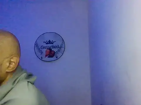 CuzzyB69 online show from November 2025 07:58:02 PM
