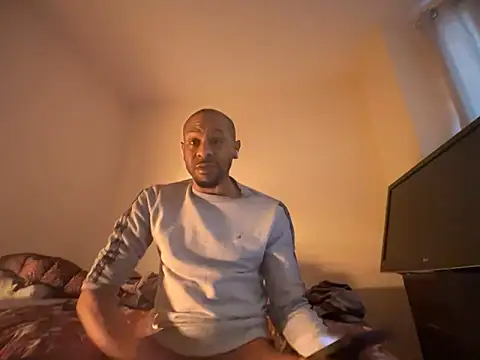 CuzzyB69 online show from March 2025 07:13:02 AM