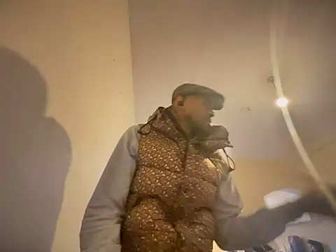 CuzzyB69 online show from March 2025 12:50:02 PM