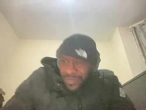 CuzzyB69 online show from March 2025 07:33:01 PM