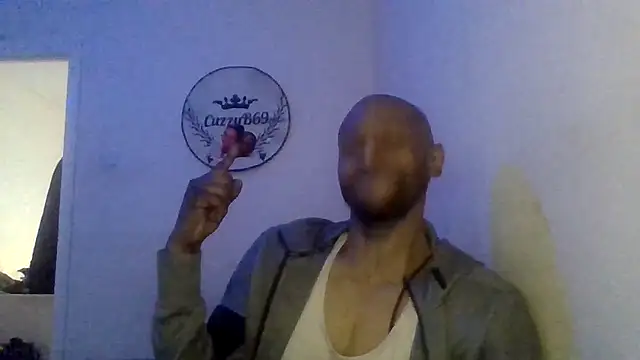 CuzzyB69 online show from November 2025 08:36:01 AM