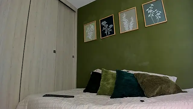 karlye 5 online show from March 2026 07:25:01 PM