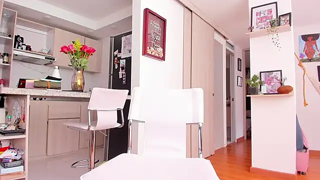 Snapshot of karlye_5 chatting on November 2025 02:07:02 PM karlye 5 online show from November 2025 02:07:02 PM