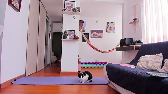 Snapshot of karlye_5 chatting on November 2025 02:43:01 PM karlye 5 online show from November 2025 02:43:01 PM