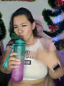 Snapshot of ValerieDiiamond chatting on December 2024 04:31:02 AM ValerieDiiamond online show from December 2024 04:31:02 AM