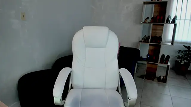 MissRhodes1 online show from December 2025 08:36:02 PM