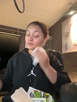 Emiily W online show from October 2025 09:32:02 AM