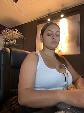 Emiily W online show from November 2025 02:12:01 PM