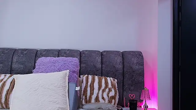 naia blessed online show from November 2025 07:19:01 PM