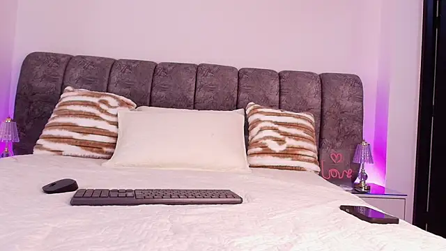 naia blessed online show from November 2025 07:14:02 PM