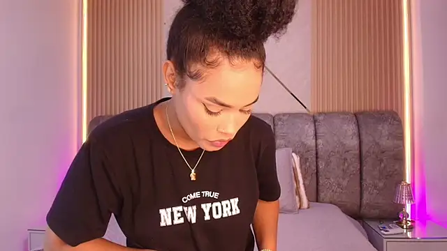 naia blessed online show from April 2026 07:15:02 PM