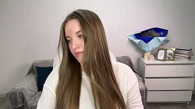 EvaMaddison online show from November 2025 05:57:01 PM