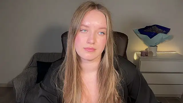 EvaMaddison online show from May 2026 07:09:02 PM