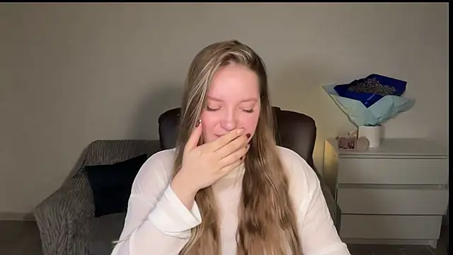 EvaMaddison online show from April 2026 05:17:02 PM