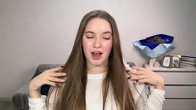 EvaMaddison online show from November 2025 06:19:01 PM