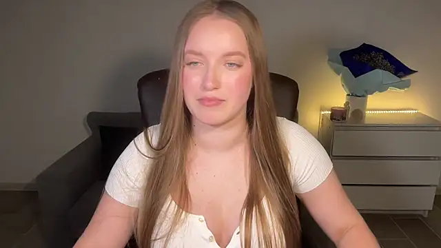 Snapshot of EvaMaddison chatting on June 2026 08:07:01 PM EvaMaddison online show from June 2026 08:07:01 PM