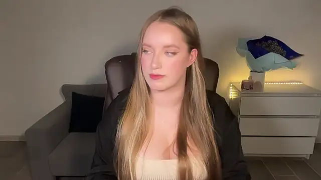 Snapshot of EvaMaddison chatting on July 2026 08:02:01 PM EvaMaddison online show from July 2026 08:02:01 PM