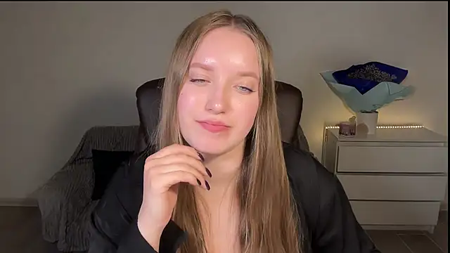 EvaMaddison online show from May 2026 08:00:02 PM