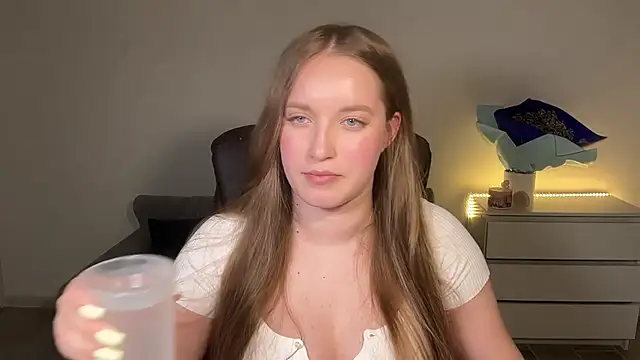 Snapshot of EvaMaddison chatting on June 2026 08:58:01 PM EvaMaddison online show from June 2026 08:58:01 PM