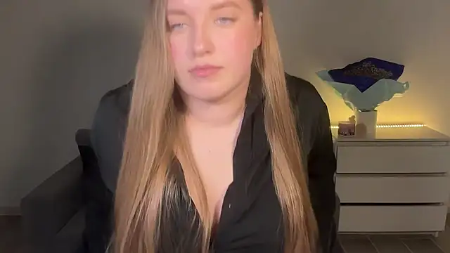 Snapshot of EvaMaddison chatting on June 2026 08:25:02 PM EvaMaddison online show from June 2026 08:25:02 PM
