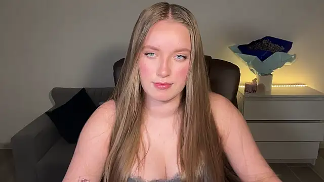 Snapshot of EvaMaddison chatting on June 2026 07:23:01 PM EvaMaddison online show from June 2026 07:23:01 PM