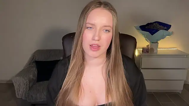 EvaMaddison online show from April 2026 07:56:02 PM