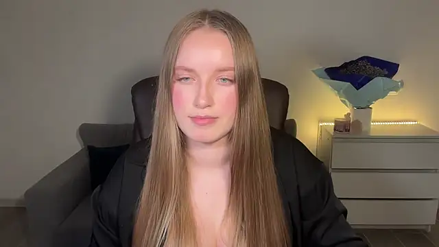 Snapshot of EvaMaddison chatting on June 2026 09:09:02 PM EvaMaddison online show from June 2026 09:09:02 PM