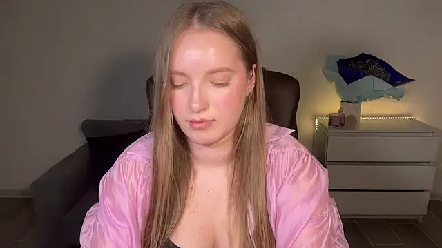 Snapshot of EvaMaddison chatting on July 2026 06:30:01 PM EvaMaddison online show from July 2026 06:30:01 PM