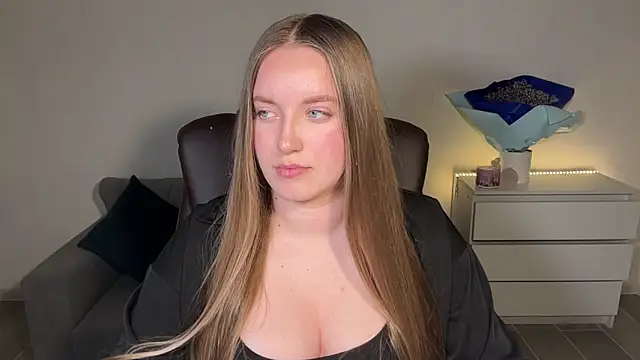Snapshot of EvaMaddison chatting on June 2026 08:58:02 PM EvaMaddison online show from June 2026 08:58:02 PM