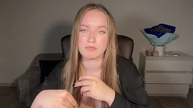 EvaMaddison online show from April 2026 08:37:01 PM
