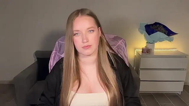 Snapshot of EvaMaddison chatting on July 2026 09:43:01 PM EvaMaddison online show from July 2026 09:43:01 PM