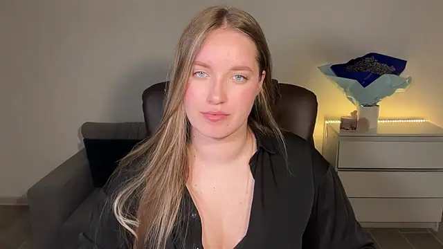 Snapshot of EvaMaddison chatting on June 2026 07:55:01 PM EvaMaddison online show from June 2026 07:55:01 PM