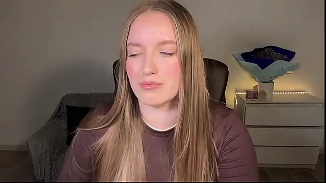 EvaMaddison online show from May 2026 07:18:01 PM