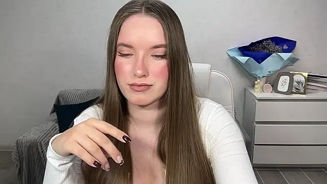 EvaMaddison online show from November 2025 06:01:01 PM