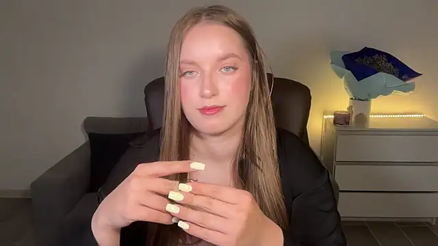 Snapshot of EvaMaddison chatting on June 2026 08:50:02 PM EvaMaddison online show from June 2026 08:50:02 PM