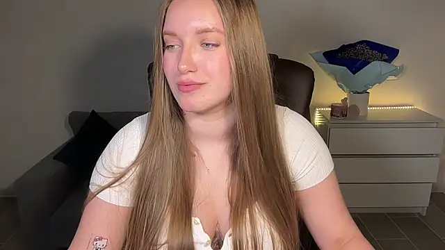 Snapshot of EvaMaddison chatting on June 2026 06:57:02 PM EvaMaddison online show from June 2026 06:57:02 PM