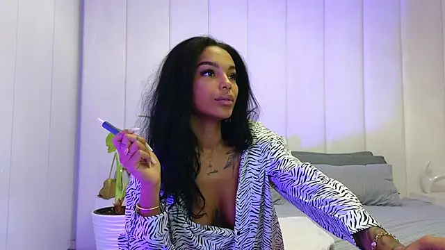 Snapshot of KimiBrown chatting on January 2025 06:05:01 AM KimiBrown online show from January 2025 06:05:01 AM