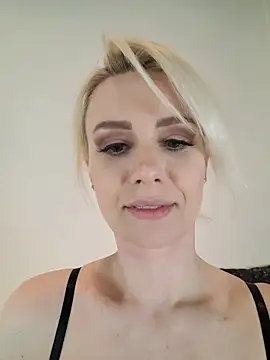 AureliaDoux online show from March 2025 06:01:02 PM