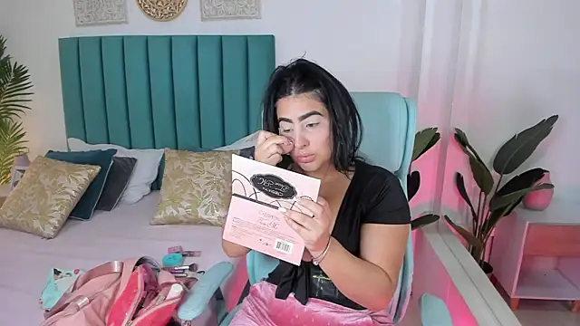 amy-thomson1 online show from November 2025 11:36:01 AM