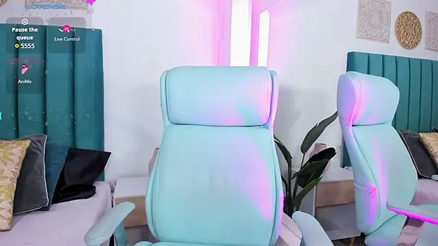 amy-thomson1 online show from April 2026 12:56:02 PM