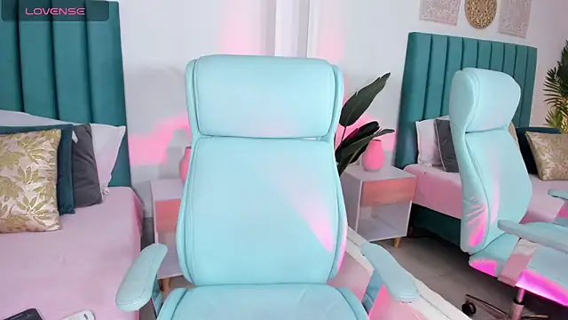 amy-thomson1 online show from October 2025 12:13:02 PM